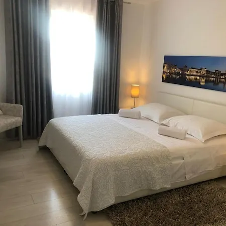 Sandra With Balcony *