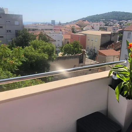 Sandra With Balcony Apartment Split