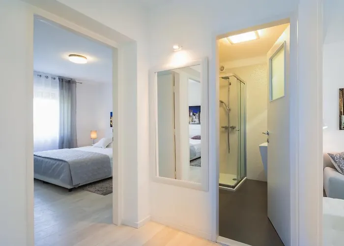 Sandra With Balcony Apartment