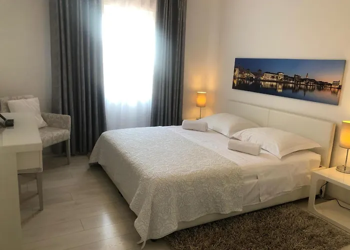 Sandra With Balcony *