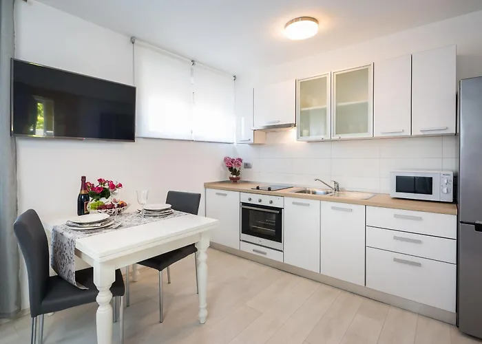 Apartment Sandra With Balcony Split