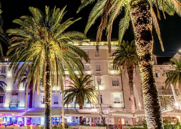 Sandra With Balcony Apartment
