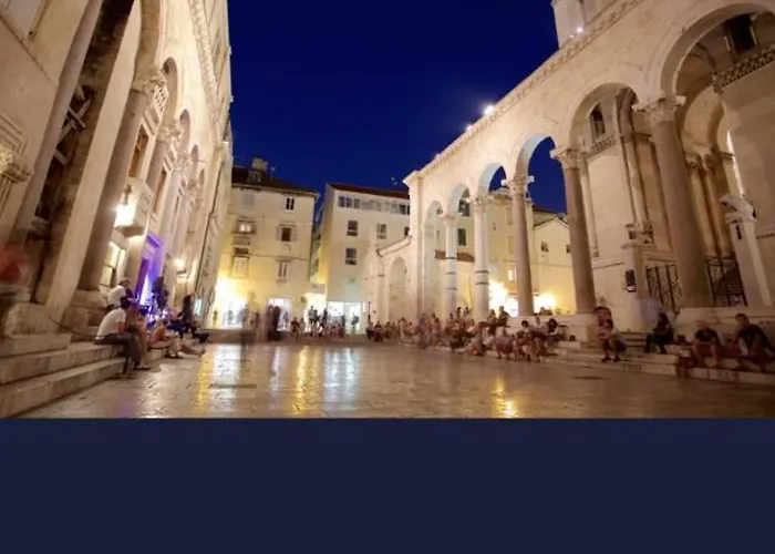 Sandra With Balcony Apartment *